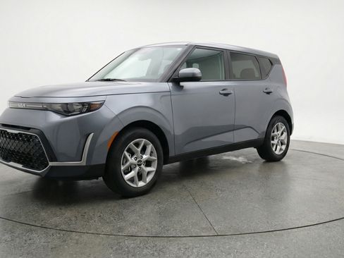 Used 2025 Kia Soul LX w/ LX Technology Package FWD image 3
