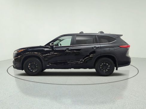 Used 2023 Toyota Highlander XLE AWD/4WD image 8