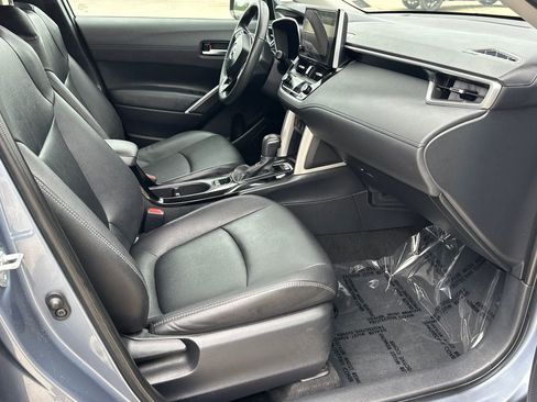 Used 2024 Toyota Corolla Cross XLE AWD/4WD image 8