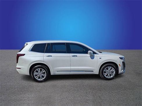 New 2025 Cadillac XT6 Luxury image 6