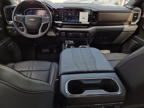 Used 2024 Chevrolet Silverado 1500 High Country AWD/4WD image 17