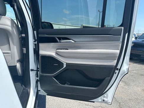 New 2026 Jeep Grand Wagoneer 2WD w/ Premium Group I image 17