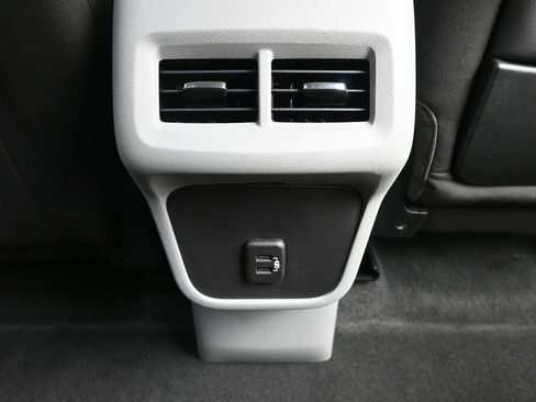 Used 2024 GMC Terrain SLE image 12