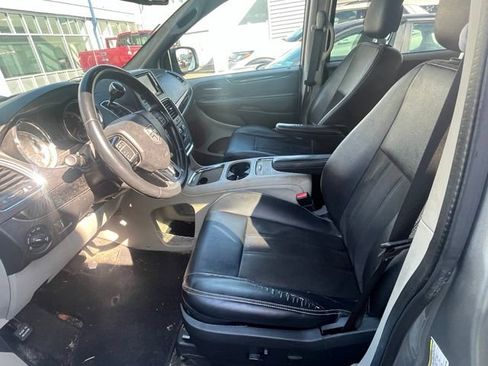 Used 2019 Dodge Grand Caravan SXT FWD image 6