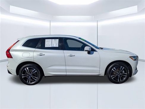 Used 2018 Volvo XC60 T6 Momentum w/ Convenience Package image 3