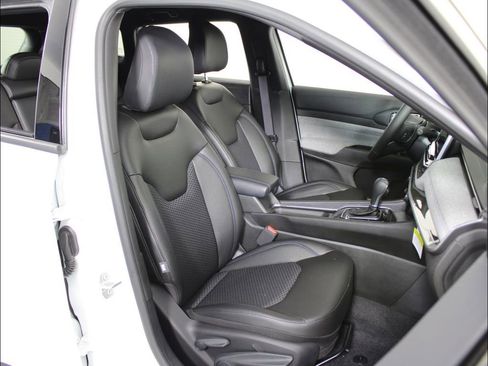 New 2025 Jeep Compass Latitude AWD/4WD image 35