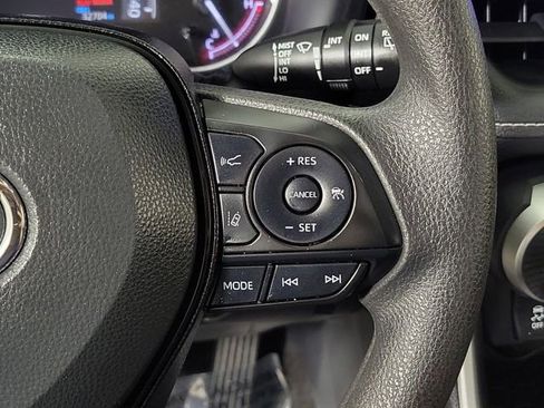 Used 2025 Toyota RAV4 XLE FWD image 25
