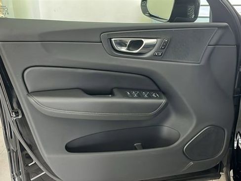 Certified 2025 Volvo XC60 B5 Plus image 9