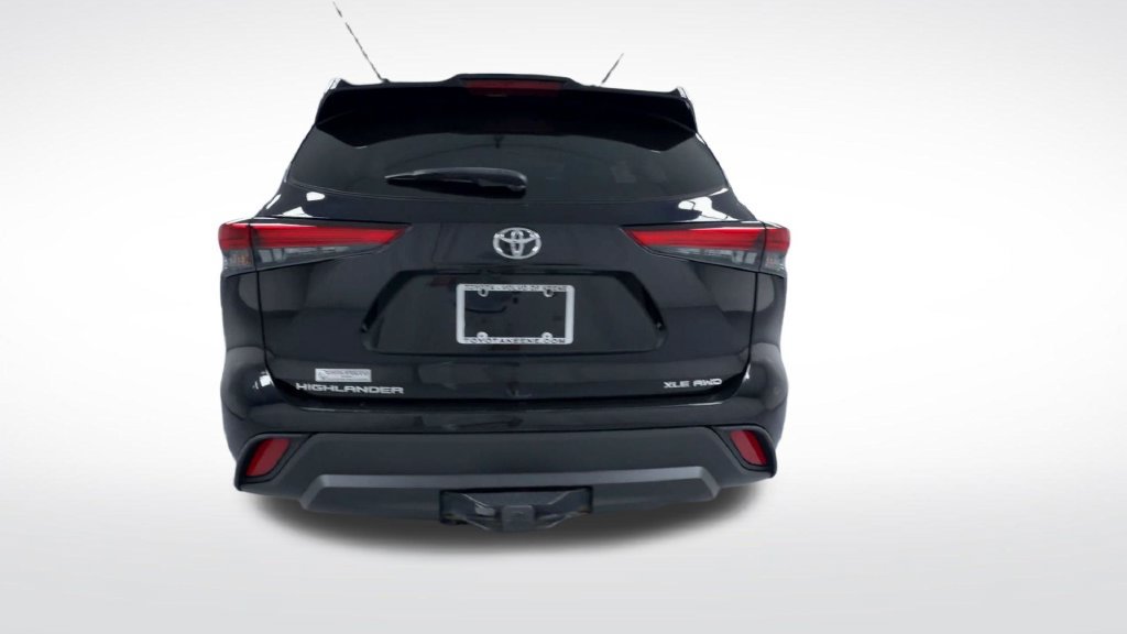 Used 2023 Toyota Highlander XLE AWD/4WD image 19