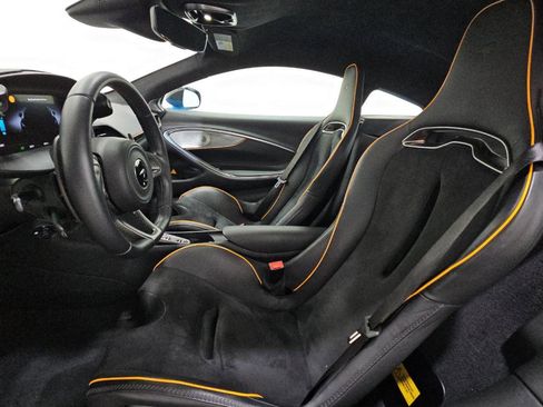 Used 2024 McLaren Artura RWD image 7