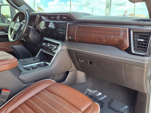 Used 2025 GMC Sierra 2500 Denali Ultimate AWD/4WD image 10