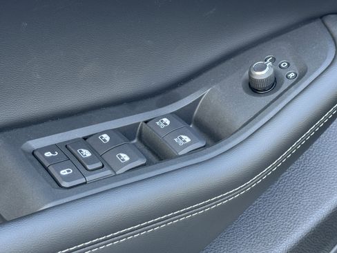 New 2025 Jeep Grand Cherokee L Altitude image 16