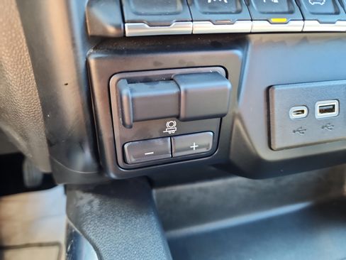 Certified 2022 GMC Sierra 1500 AT4 w/ Driver Alert Package II image 17