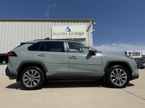 Used 2022 Toyota RAV4 XLE Premium AWD/4WD image 28