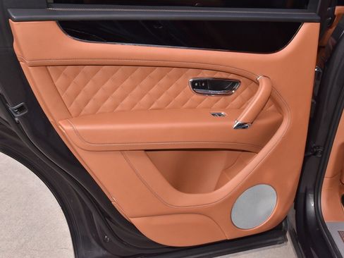Used 2020 Bentley Bentayga image 37
