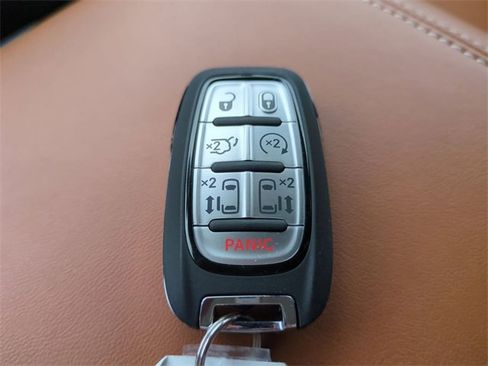 New 2026 Chrysler Pacifica Pinnacle w/ Trailer Tow Group image 30