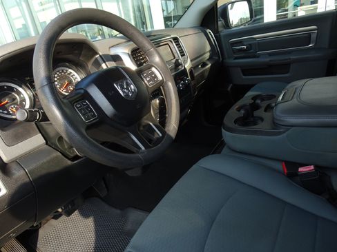Used 2018 RAM 1500 Classic SLT AWD/4WD image 12
