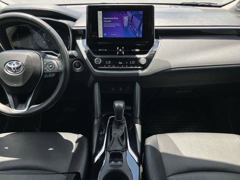 Used 2023 Toyota Corolla Cross XLE image 17