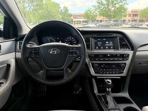Used 2017 Hyundai Sonata SE FWD image 16