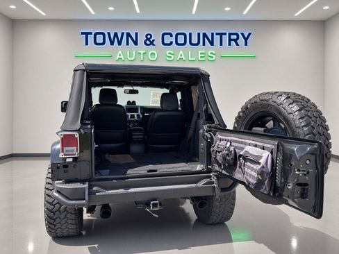 Used 2016 Jeep Wrangler Sahara AWD/4WD image 5