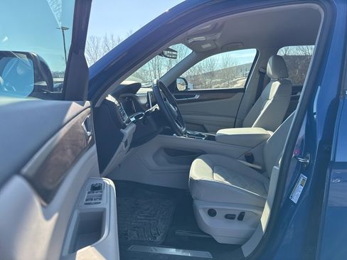 Used 2025 Volkswagen Atlas SE image 6