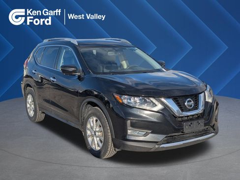 Used 2017 Nissan Rogue SV image 1