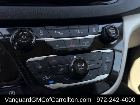 Used 2024 Chrysler Pacifica Touring-L FWD image 20