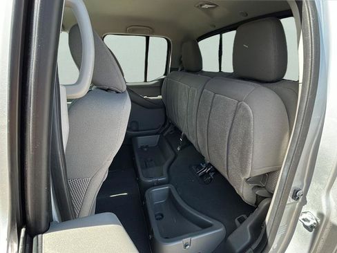 Used 2021 Nissan Frontier SV image 16