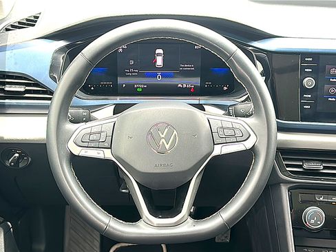 Used 2023 Volkswagen Taos SE w/ Panoramic Sunroof Package FWD image 22