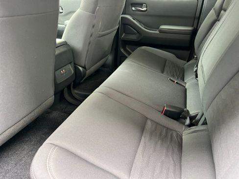 Used 2024 Nissan Frontier SV w/ Technology Package RWD image 12