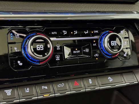 New 2025 GMC Sierra 3500 Denali w/ Denali Reserve Package image 16