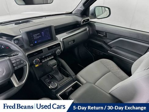 Used 2025 Toyota Tacoma SR5 w/ SR5 Upgrade Package AWD/4WD image 28