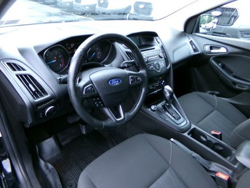 Used 2016 Ford Focus SE w/ SE Sport Package FWD image 14