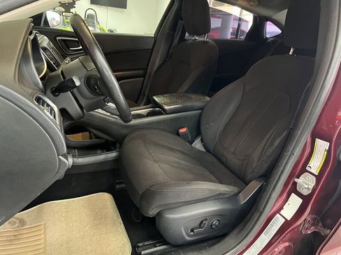 Used 2015 Chrysler 200 Limited w/ Convenience Group image 27