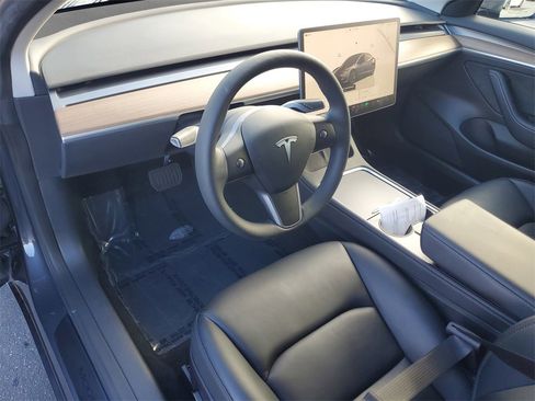 Used 2023 Tesla Model 3 Standard Range image 18