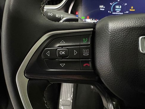 Used 2023 Jeep Grand Cherokee L Laredo image 16