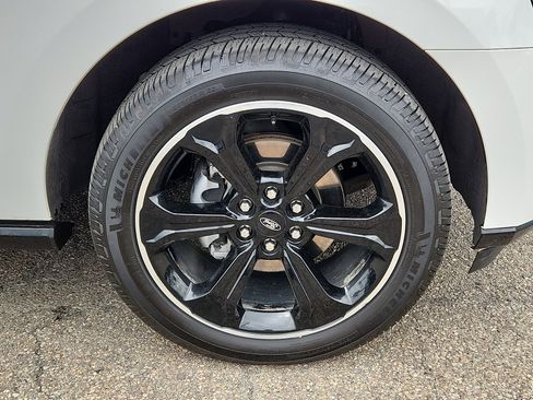 Used 2023 Ford Expedition Limited AWD/4WD image 8