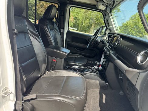 Used 2018 Jeep Wrangler Unlimited Sahara w/ Dual Top Group AWD/4WD image 29