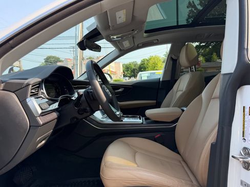 Used 2025 Audi Q8 Premium w/ Convenience Package AWD/4WD image 16
