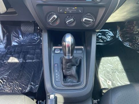 Used 2017 Volkswagen Jetta SE FWD image 20