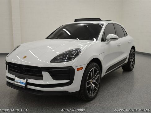 Used 2023 Porsche Macan image 2
