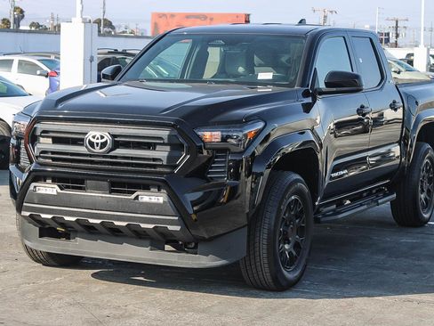 Used 2025 Toyota Tacoma SR5 AWD/4WD image 3