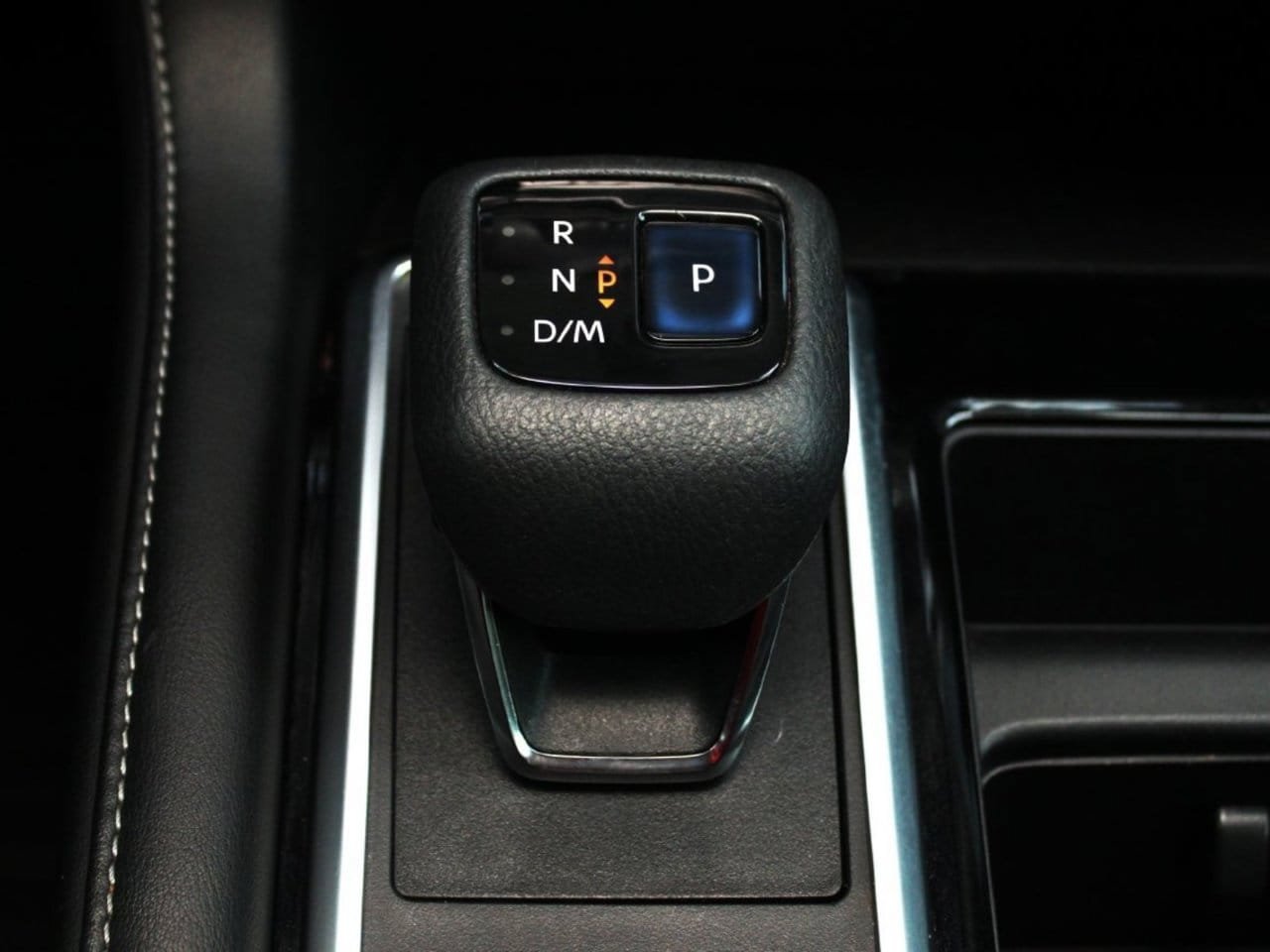 Used 2022 Nissan Pathfinder SL w/ SL Black Package FWD image 29