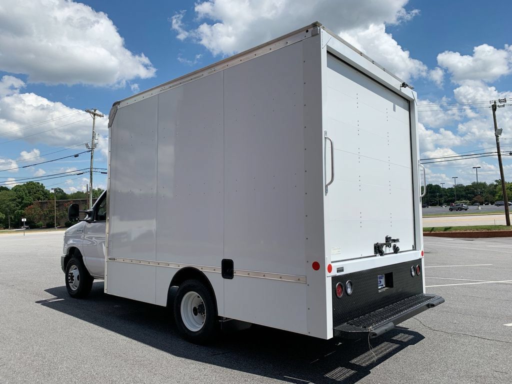 Used 2024 Ford E-350 and Econoline 350 Super Duty w/ Driver's Safety Package RWD image 7