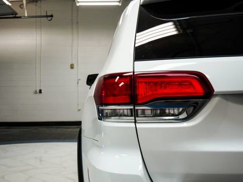 Used 2020 Jeep Grand Cherokee Limited w/ Luxury Group II RWD image 35