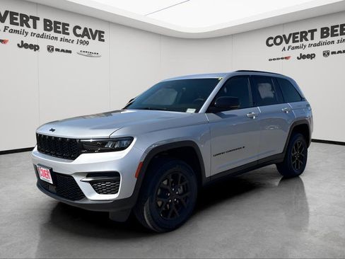 New 2025 Jeep Grand Cherokee Altitude image 3
