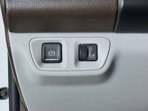 Used 2018 GMC Acadia SLT FWD image 17