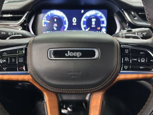 Used 2024 Jeep Grand Cherokee Summit AWD/4WD image 16