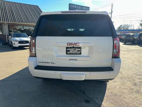 Used 2017 GMC Yukon XL SLT w/ Premium Edition image 7