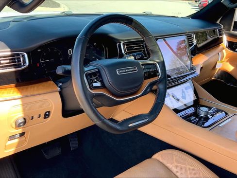 Used 2022 Jeep Grand Wagoneer Series III w/ HD Trailer Tow Package image 17